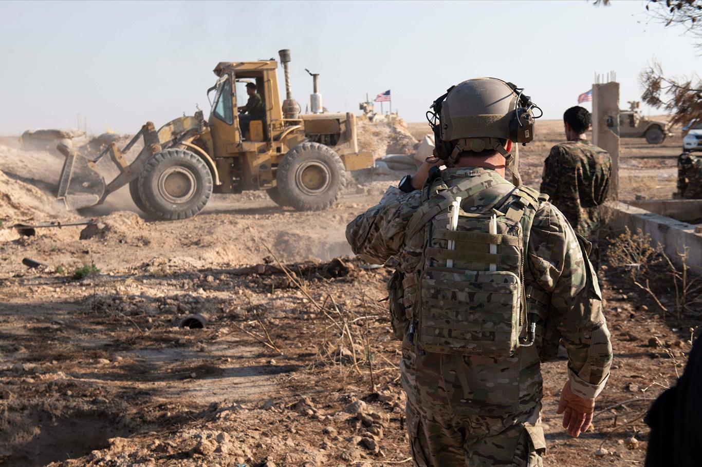 "YPG/PKK Suriye'nin kuzeydoğusunda bazı siperlerini yıktı"